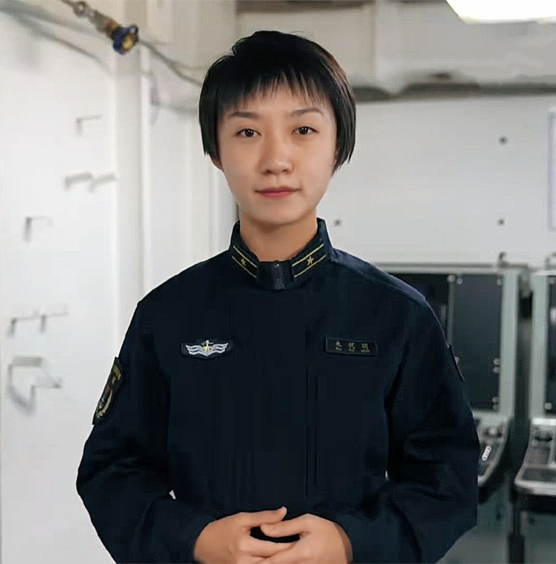 朱悅萌曾以流利的英語喊話外軍艦機。