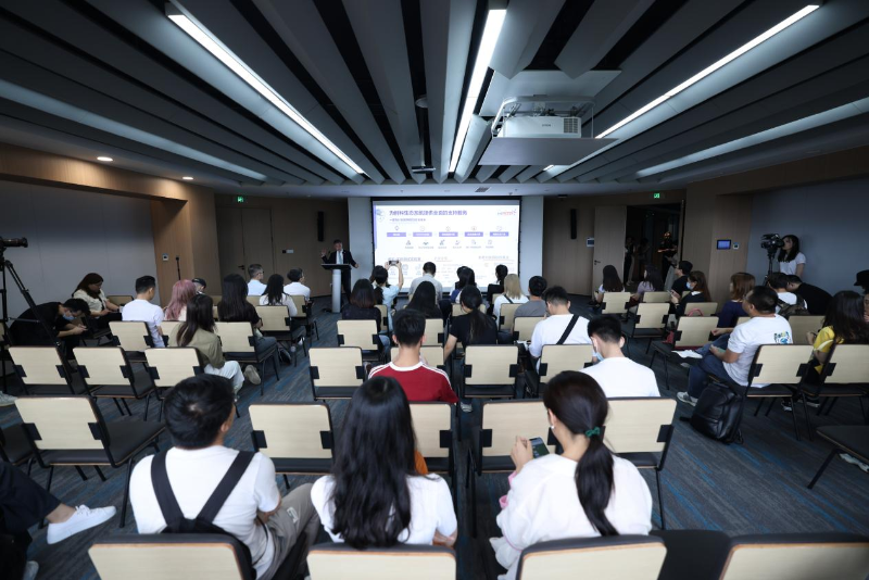 采風團走進河套深港科技創新合作區參訪香港科學園深圳分園。