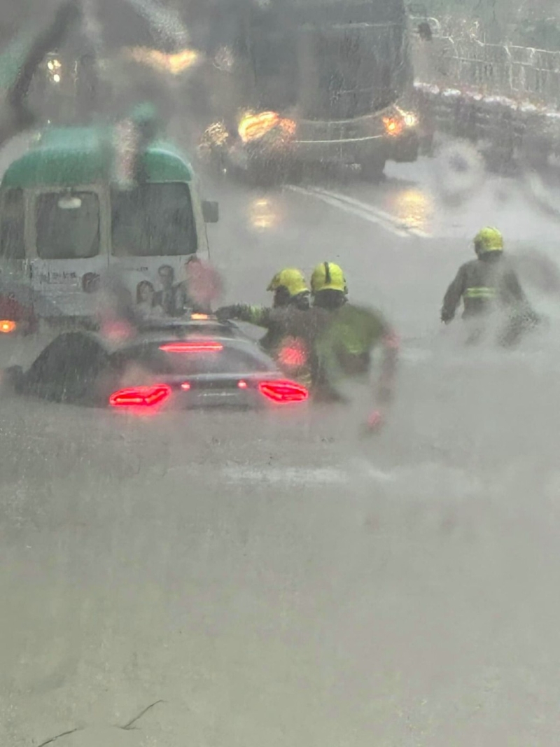 香港今早（11日）局部地區再受大雨影響