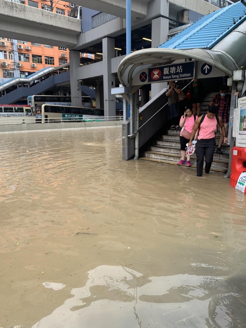 觀塘道往翠屏道水浸。網上圖片