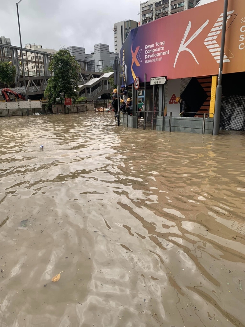 觀塘道往翠屏道水浸。 網上圖片