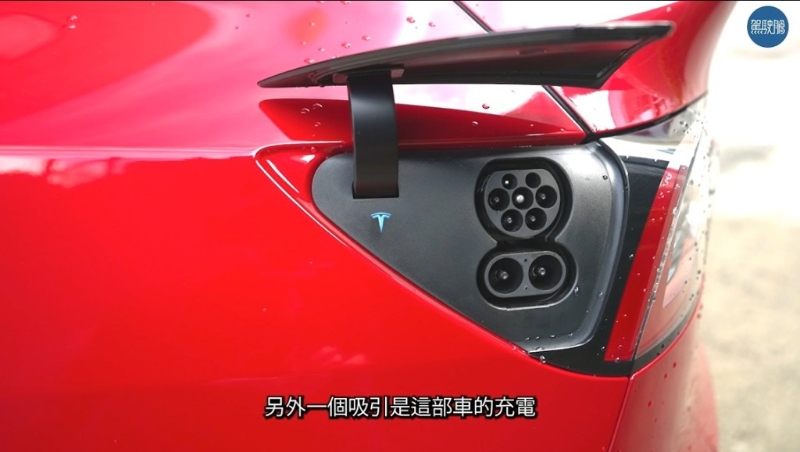 電動車Tesla Model Y Long Range的充電口。