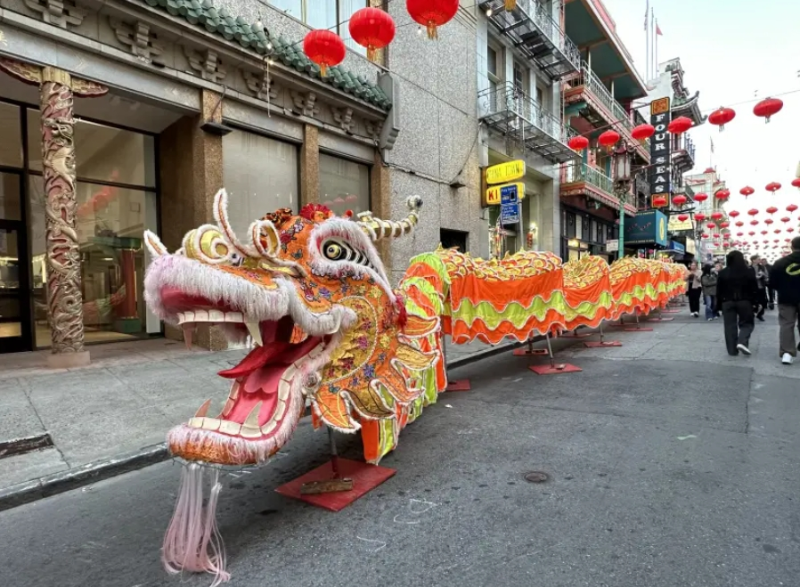 都板街展出農歷新年花車巡游的金龍。 記者洪郁欣攝