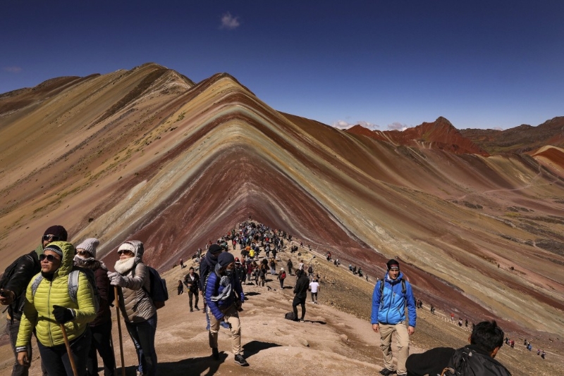 登秘魯彩虹山遭雷擊