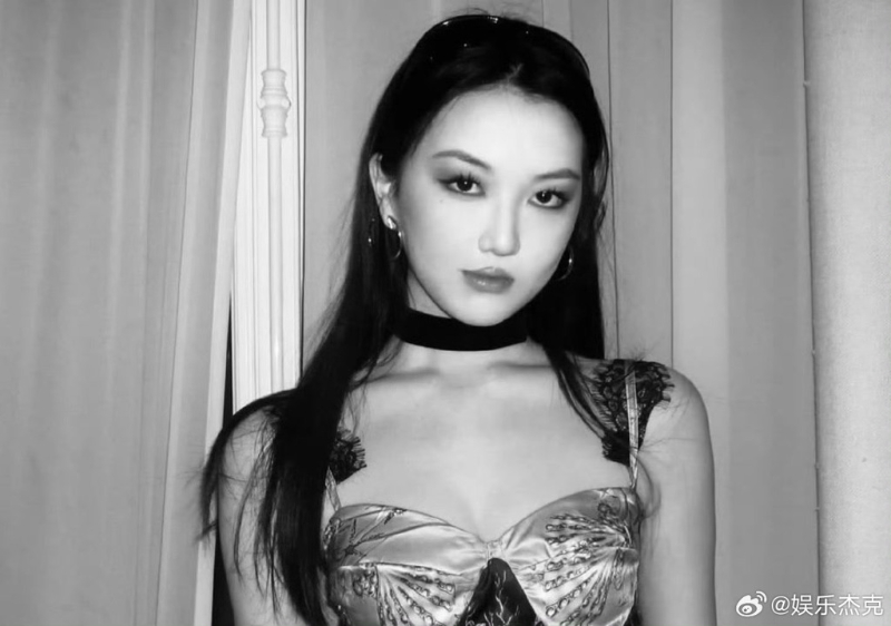 李嫣變得很有女人味。