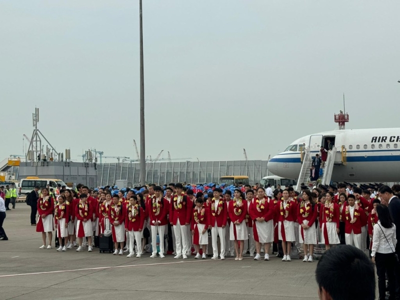 代表團中午抵港。