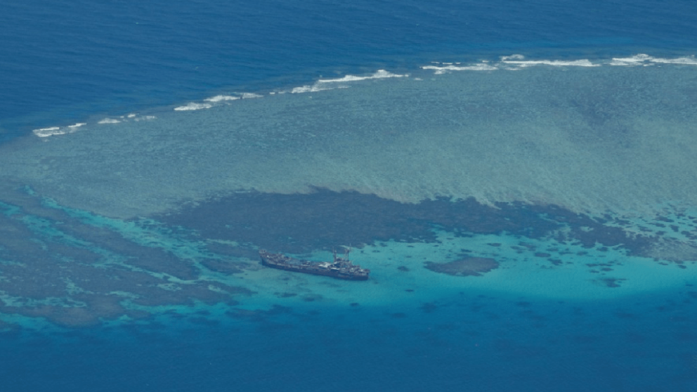 菲律賓刻意將登陸艦馬德雷山號擱淺以宣示主權(quán)。 （路透社）.png