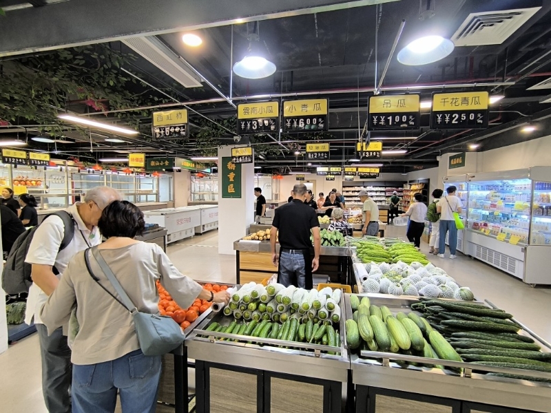 香蓮街市商戶展示繁體字價錢牌。