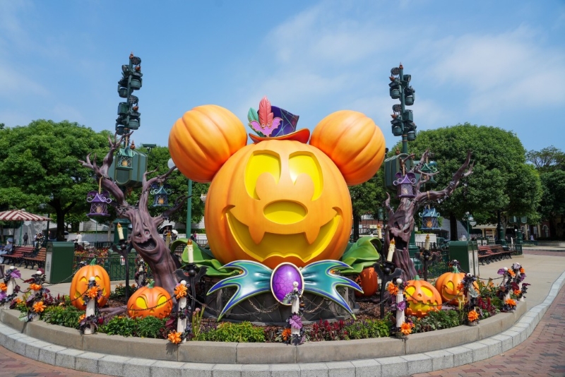 今年香港迪士尼樂園將于9月13日至10月31日舉行“Disney Halloween Time”萬圣節(jié)活動，園內換上主題裝飾。