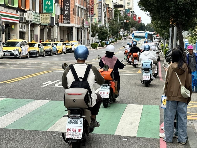 金門(mén)最近在街上與各大景點(diǎn)陸客越來(lái)越多，民眾擔(dān)憂(yōu)昔日滿(mǎn)街自由行陸客騎車(chē)亂串的亂象恐又將到來(lái)。