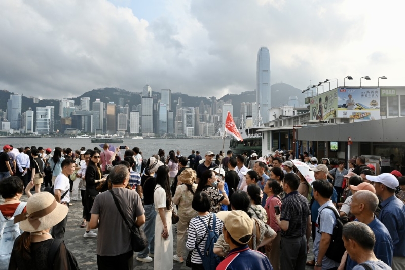 2007年“一簽多行”推出，香港樓市亦大為受惠，價量齊升，中原城市領先指數CCL由2007年底66.98點，升至2015年最高146.92點。